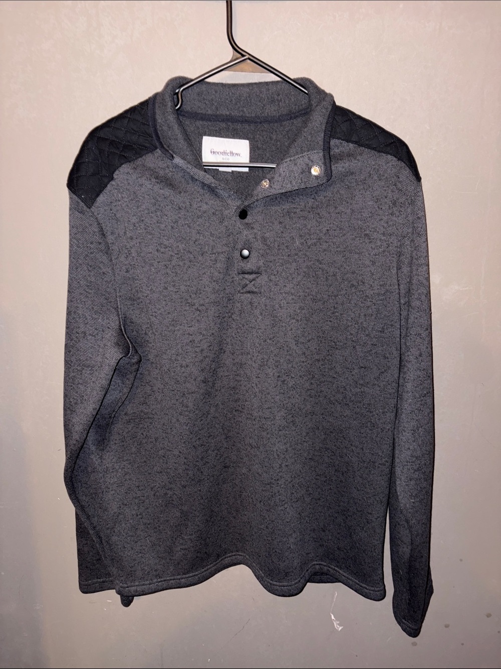 Goodfellow & Co Black and White Logo Tag